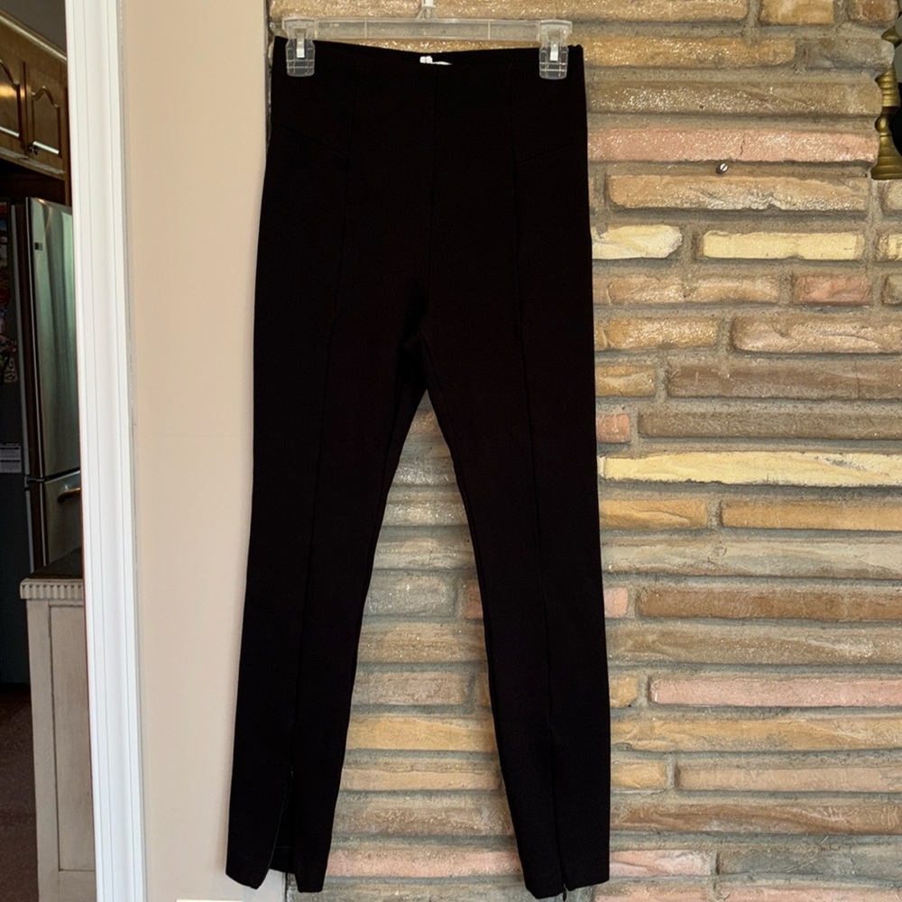 Good American Scuba Slim Pant Side Zip. with Zip Opening at Ankles. Size 2